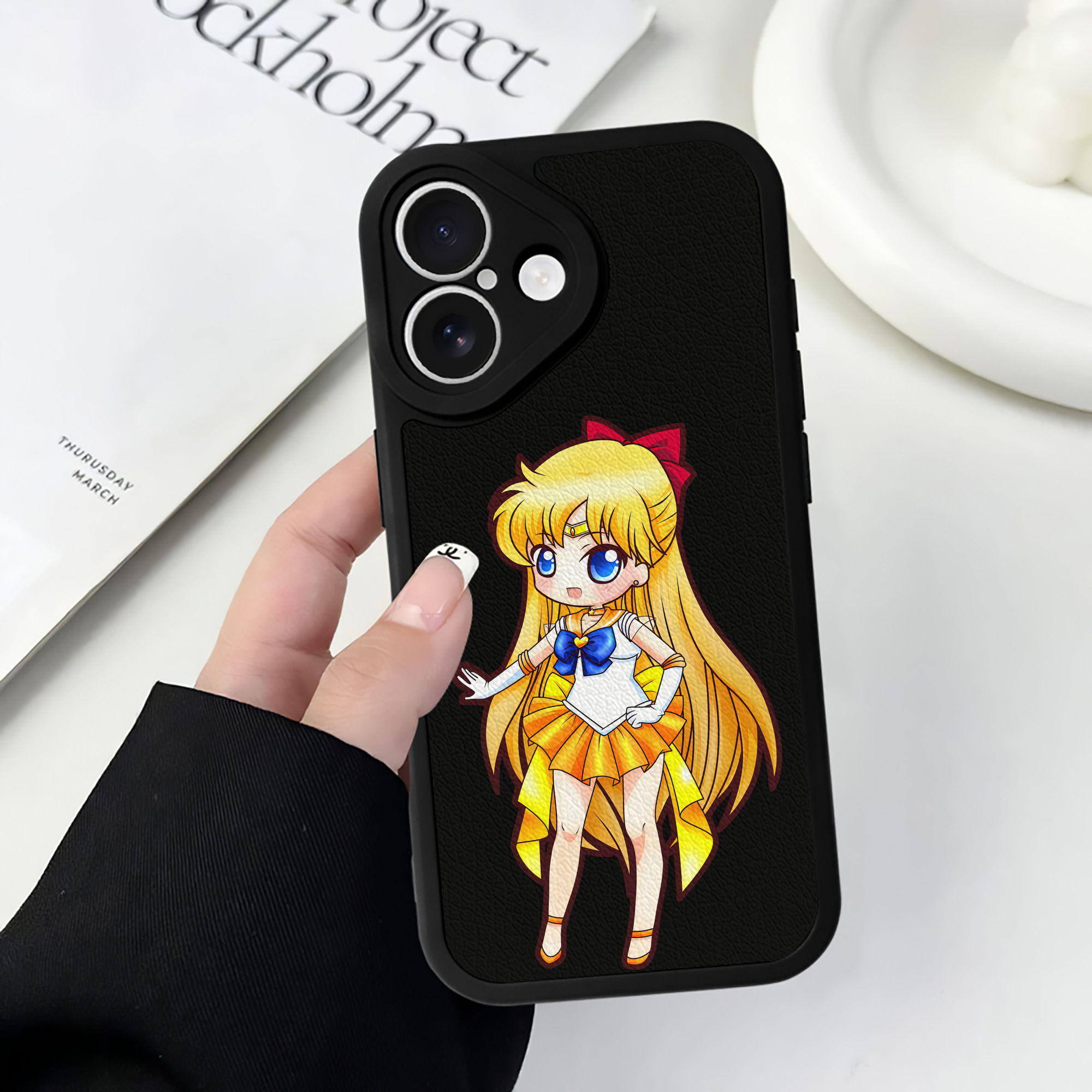 （画像用） 美少女戦士セーラームーン 愛野 美奈子 あいの みなこ Sailor Moon Aino Minako 【iPhone 16シリーズ対応】シリコンスマホケース（レザー調） 材質：シリコン